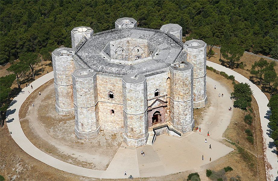 Castel del Monte, nel comune di Andria