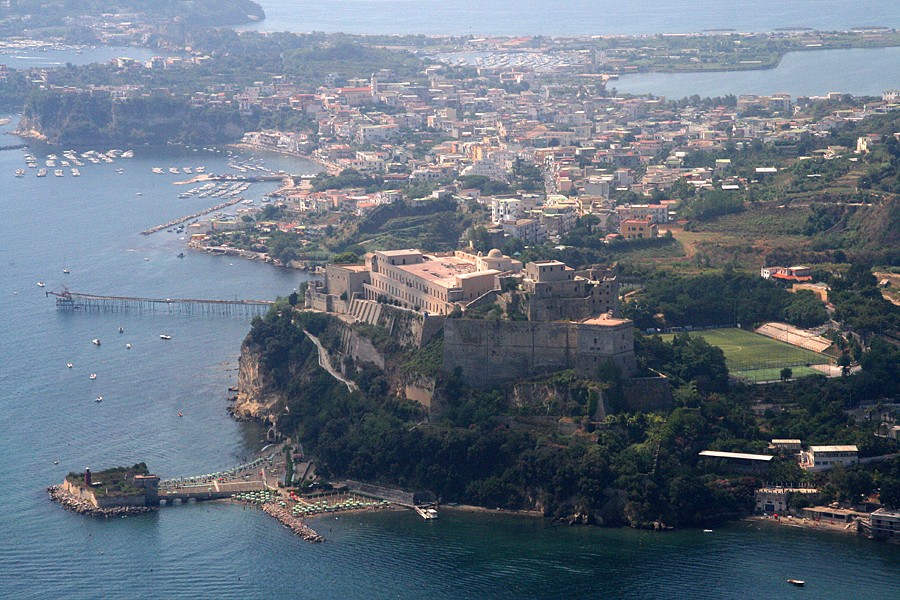 castello baia napoli